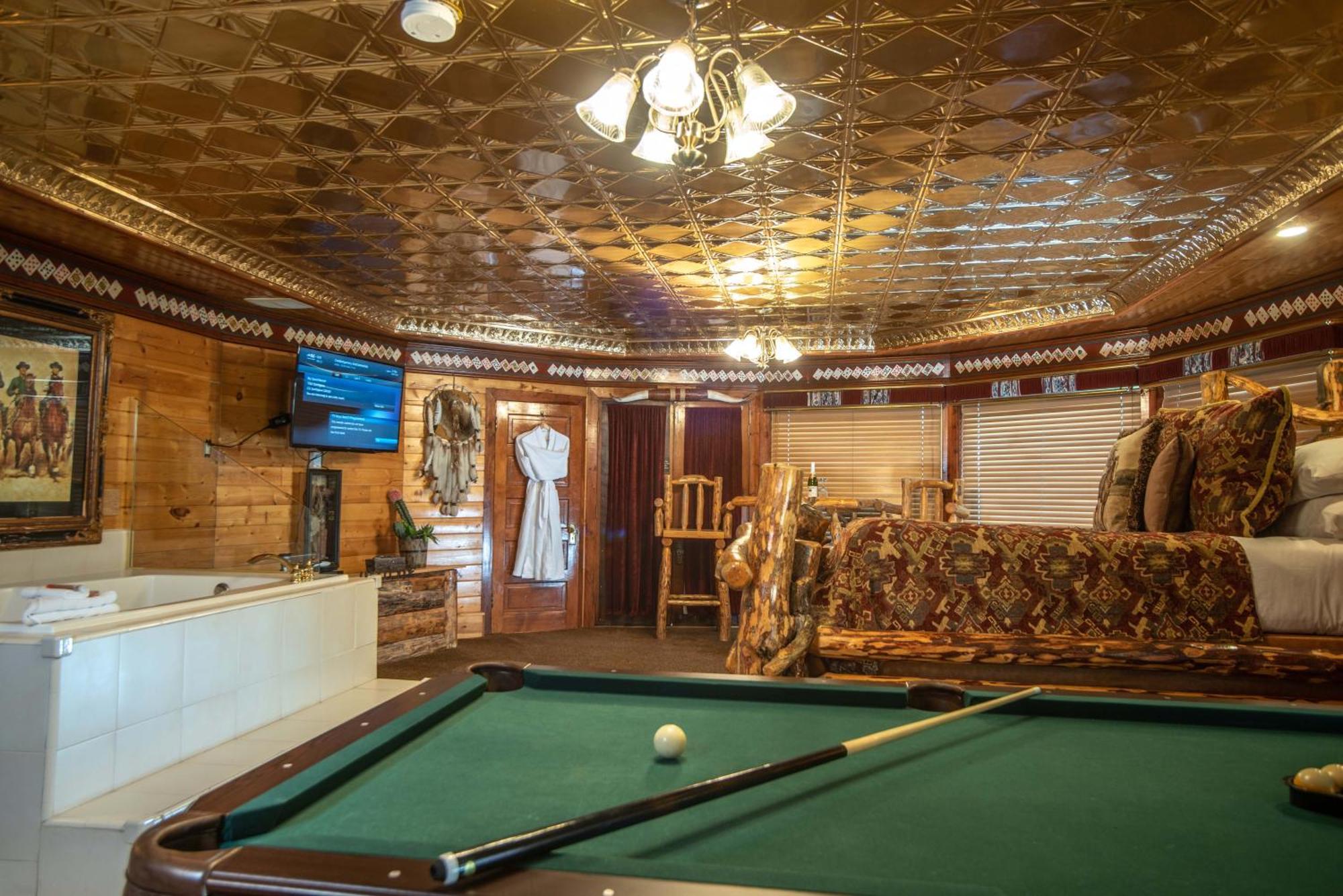 The Anniversary Inn - Logan Dış mekan fotoğraf